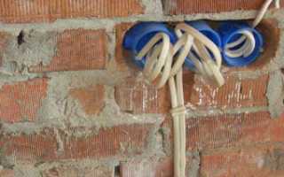 Крепление провода к кирпичной стене