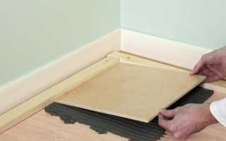 Как приклеить плитку на деревянный пол?